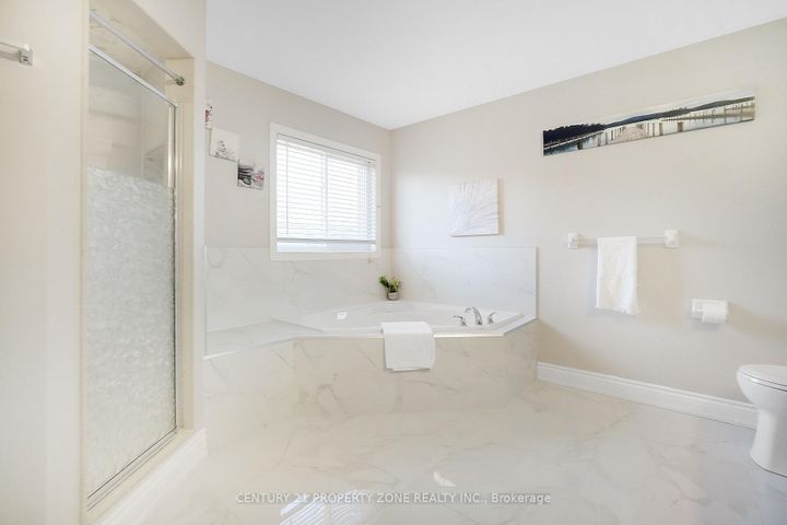 Photo 18 at 43 Alice Springs Crescent, Credit Valley, Brampton