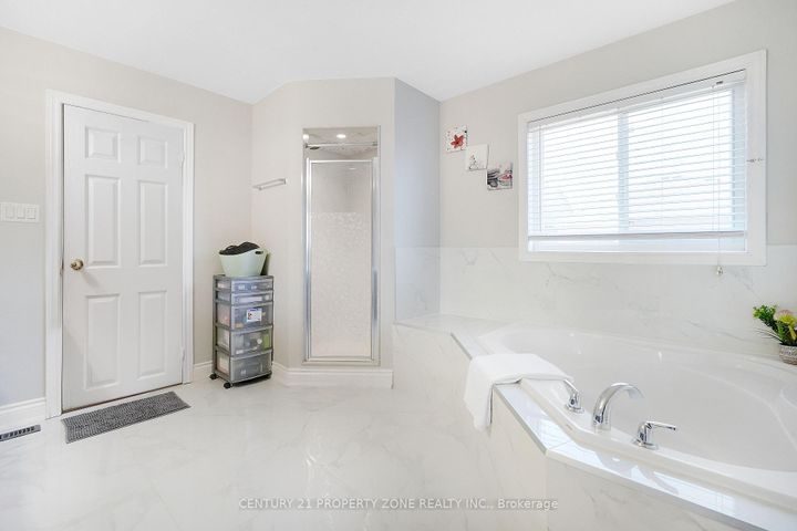 Photo 19 at 43 Alice Springs Crescent, Credit Valley, Brampton