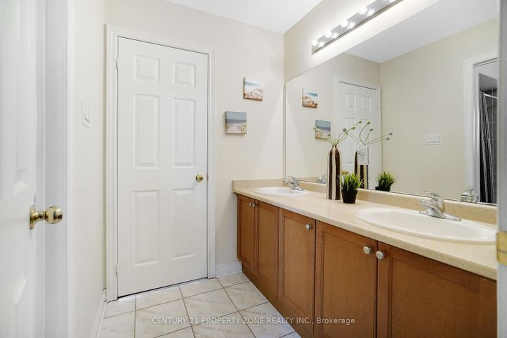 Photo 26 at 43 Alice Springs Crescent, Credit Valley, Brampton