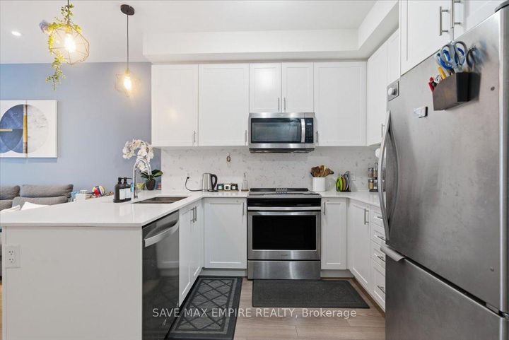 Photo 8 at 227 - 652 Cricklewood Drive, Mineola, Mississauga