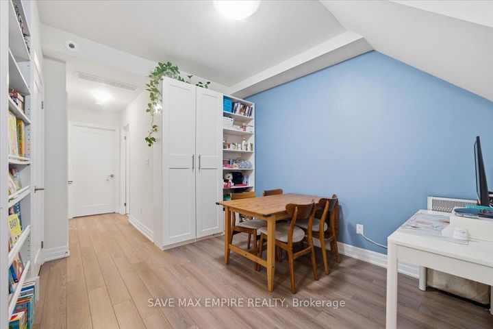 Photo 9 at 227 - 652 Cricklewood Drive, Mineola, Mississauga