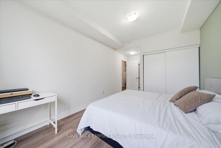 Photo 14 at 227 - 652 Cricklewood Drive, Mineola, Mississauga