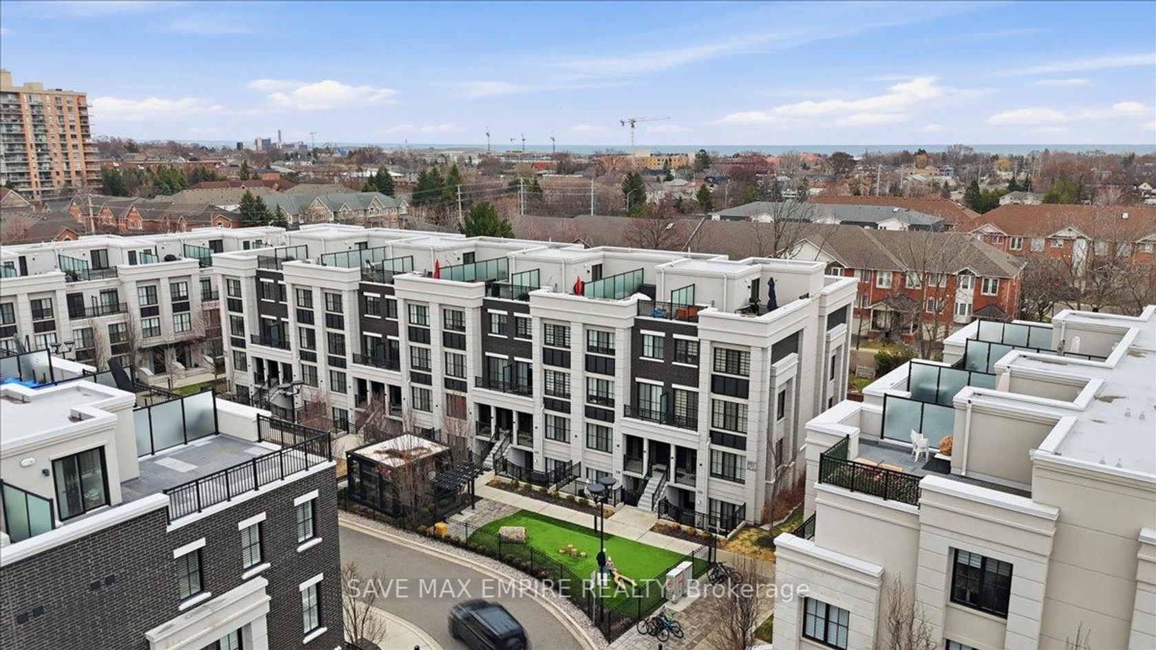 227 - 652 Cricklewood Drive, Mineola, Mississauga 2