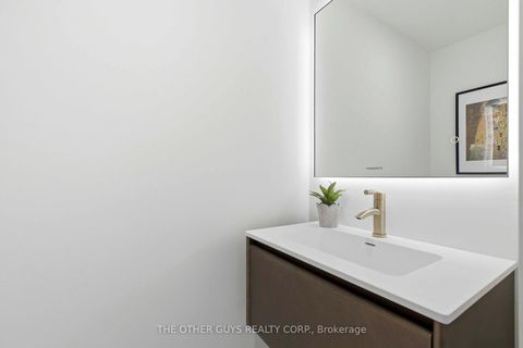 Photo 1 at 18 - 9R Clintwood Gate, Donalda, Toronto