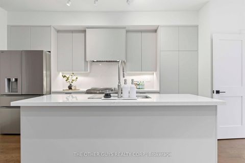 Photo 4 at 18 - 9R Clintwood Gate, Donalda, Toronto