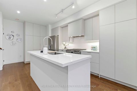 Photo 5 at 18 - 9R Clintwood Gate, Donalda, Toronto