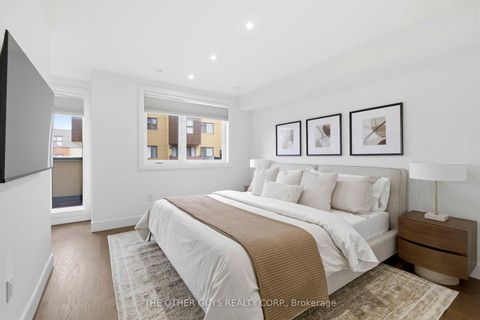 Photo 9 at 18 - 9R Clintwood Gate, Donalda, Toronto