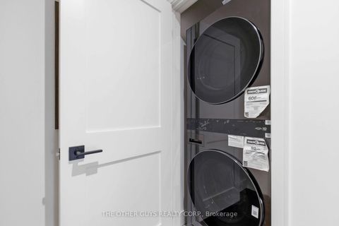 Photo 10 at 18 - 9R Clintwood Gate, Donalda, Toronto