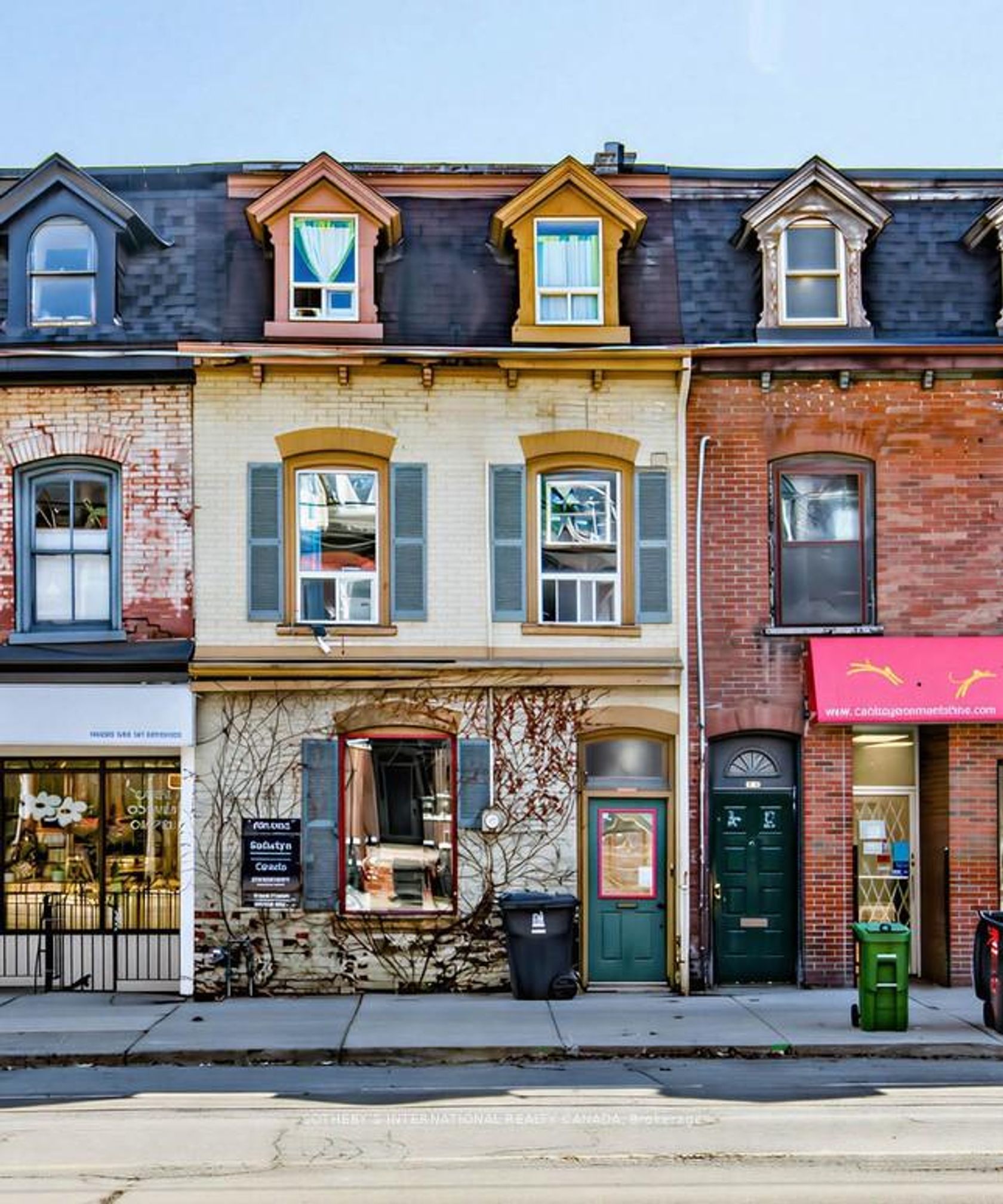 243 Gerrard Street E, Moss Park, Toronto photo number 2