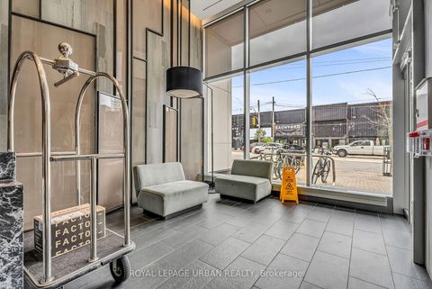 Photo 2 at 611 - 27 Bathurst Street, Waterfront Communities C1, Toronto