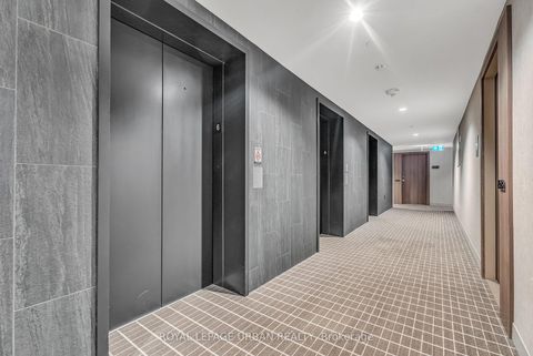 Photo 3 at 611 - 27 Bathurst Street, Waterfront Communities C1, Toronto