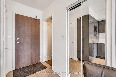 Photo 5 at 611 - 27 Bathurst Street, Waterfront Communities C1, Toronto