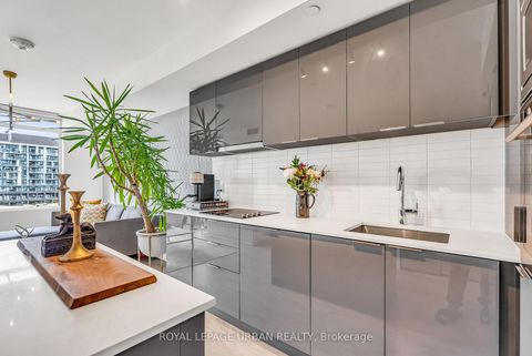 Photo 8 at 611 - 27 Bathurst Street, Waterfront Communities C1, Toronto