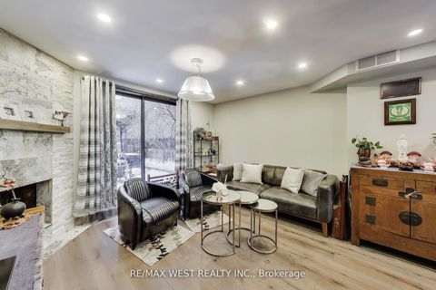 Photo 2 at 21 Dundonald Street, Yonge Corridor, Toronto