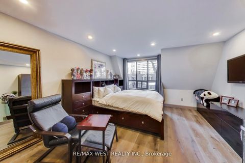 Photo 9 at 21 Dundonald Street, Yonge Corridor, Toronto