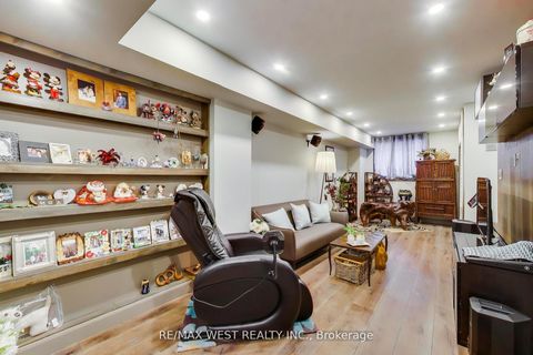 Photo 12 at 21 Dundonald Street, Yonge Corridor, Toronto