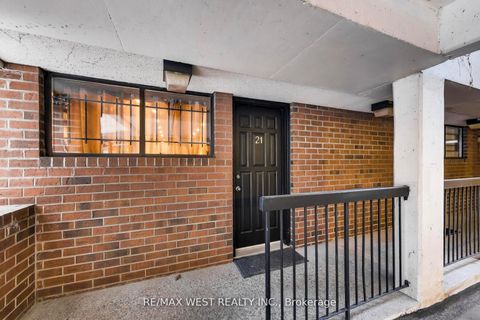 Photo 16 at 21 Dundonald Street, Yonge Corridor, Toronto