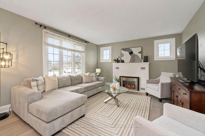 Photo 5 at 32 Craig Street, Downtown Brampton, Brampton