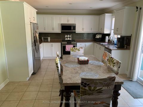 Photo 4 at 1370 Clarence Street, Sonoma Heights, Vaughan