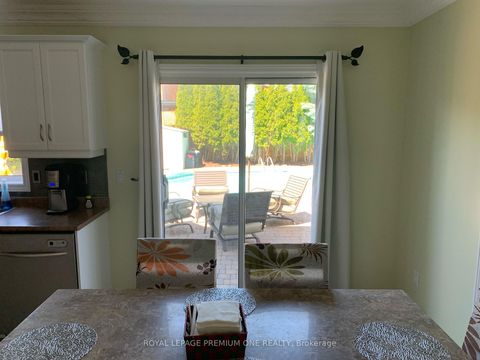 Photo 5 at 1370 Clarence Street, Sonoma Heights, Vaughan