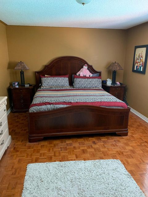 Photo 7 at 1370 Clarence Street, Sonoma Heights, Vaughan