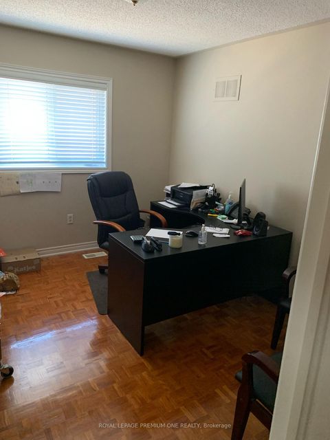 Photo 8 at 1370 Clarence Street, Sonoma Heights, Vaughan