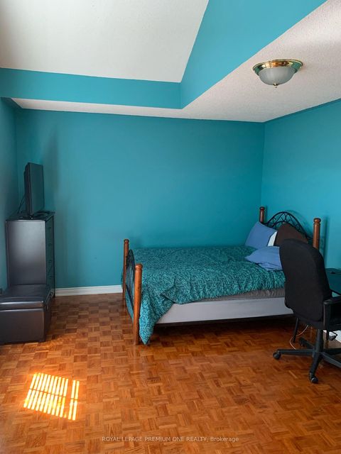 Photo 9 at 1370 Clarence Street, Sonoma Heights, Vaughan