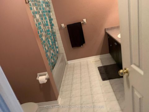 Photo 10 at 1370 Clarence Street, Sonoma Heights, Vaughan