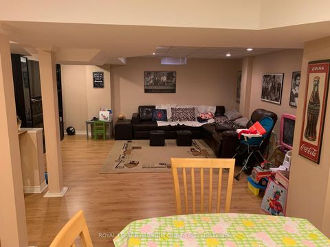 Photo 11 at 1370 Clarence Street, Sonoma Heights, Vaughan