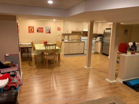 Photo 12 at 1370 Clarence Street, Sonoma Heights, Vaughan