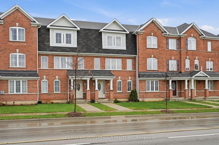 Photo 1 at 15 - 230 Avonsyde Boulevard, Waterdown, Hamilton