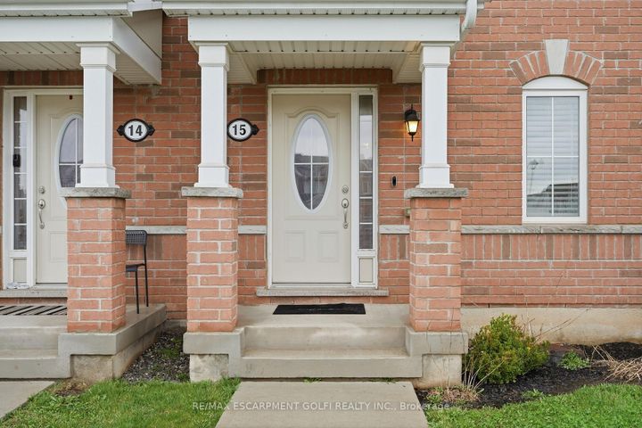 Photo 2 at 15 - 230 Avonsyde Boulevard, Waterdown, Hamilton