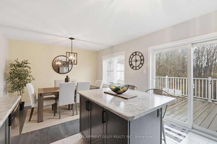 Photo 9 at 15 - 230 Avonsyde Boulevard, Waterdown, Hamilton