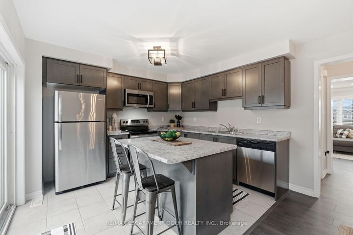 Photo 10 at 15 - 230 Avonsyde Boulevard, Waterdown, Hamilton
