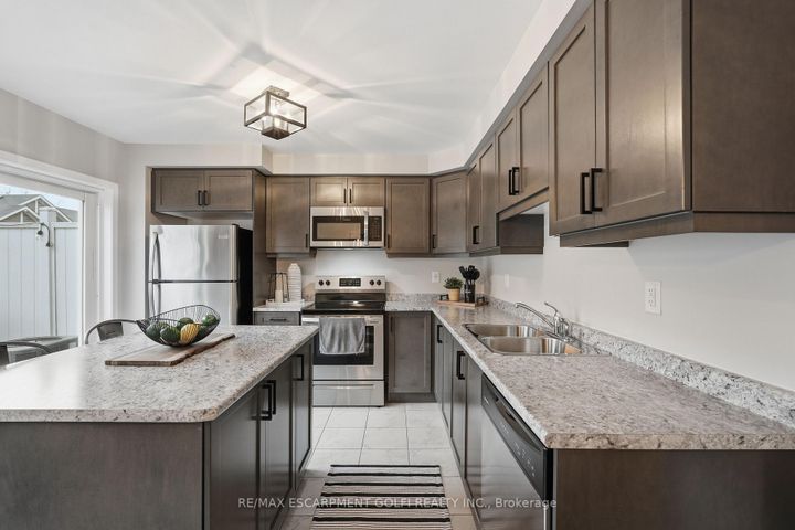 Photo 11 at 15 - 230 Avonsyde Boulevard, Waterdown, Hamilton