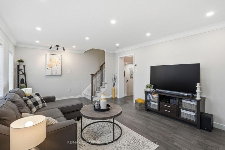 Photo 14 at 15 - 230 Avonsyde Boulevard, Waterdown, Hamilton