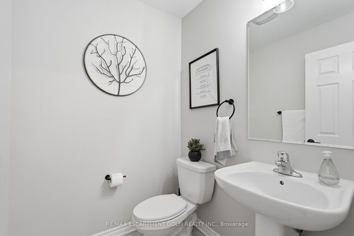 Photo 15 at 15 - 230 Avonsyde Boulevard, Waterdown, Hamilton