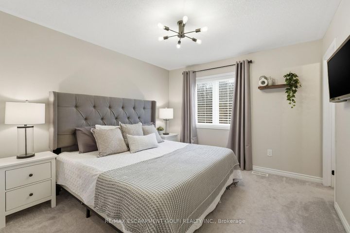 Photo 16 at 15 - 230 Avonsyde Boulevard, Waterdown, Hamilton