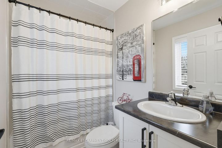 Photo 18 at 15 - 230 Avonsyde Boulevard, Waterdown, Hamilton