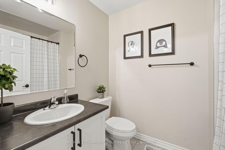 Photo 23 at 15 - 230 Avonsyde Boulevard, Waterdown, Hamilton
