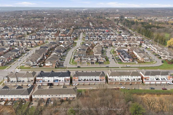 Photo 32 at 15 - 230 Avonsyde Boulevard, Waterdown, Hamilton
