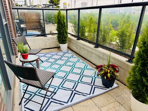 Photo 3 at 018 - 185 Deerfield Road, Central Newmarket, Newmarket