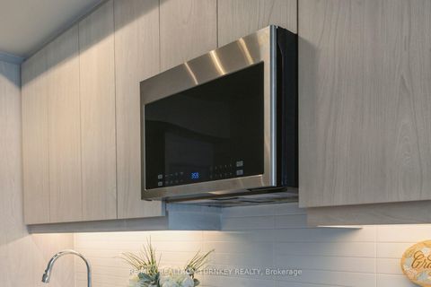 Photo 9 at 018 - 185 Deerfield Road, Central Newmarket, Newmarket