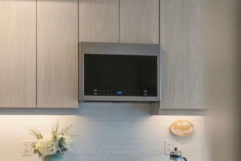 Photo 10 at 018 - 185 Deerfield Road, Central Newmarket, Newmarket