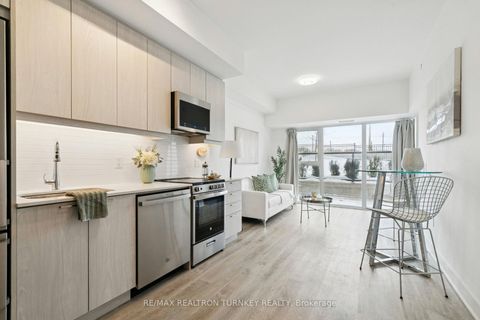 Photo 16 at 018 - 185 Deerfield Road, Central Newmarket, Newmarket