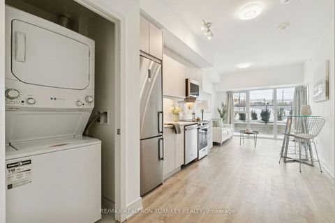 Photo 17 at 018 - 185 Deerfield Road, Central Newmarket, Newmarket