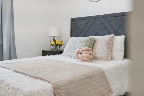 Photo 18 at 018 - 185 Deerfield Road, Central Newmarket, Newmarket