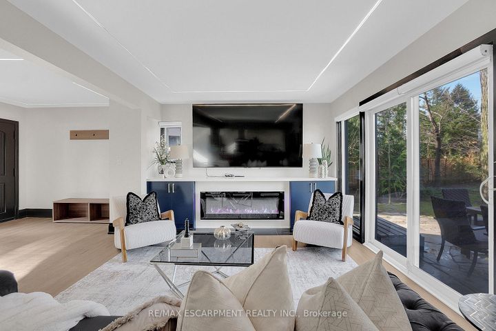 Photo 5 at 1915 Delaney Drive, Clarkson, Mississauga