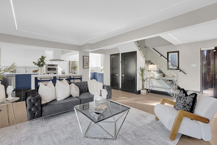 Photo 7 at 1915 Delaney Drive, Clarkson, Mississauga