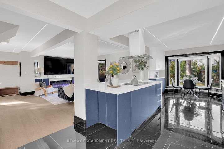 Photo 12 at 1915 Delaney Drive, Clarkson, Mississauga